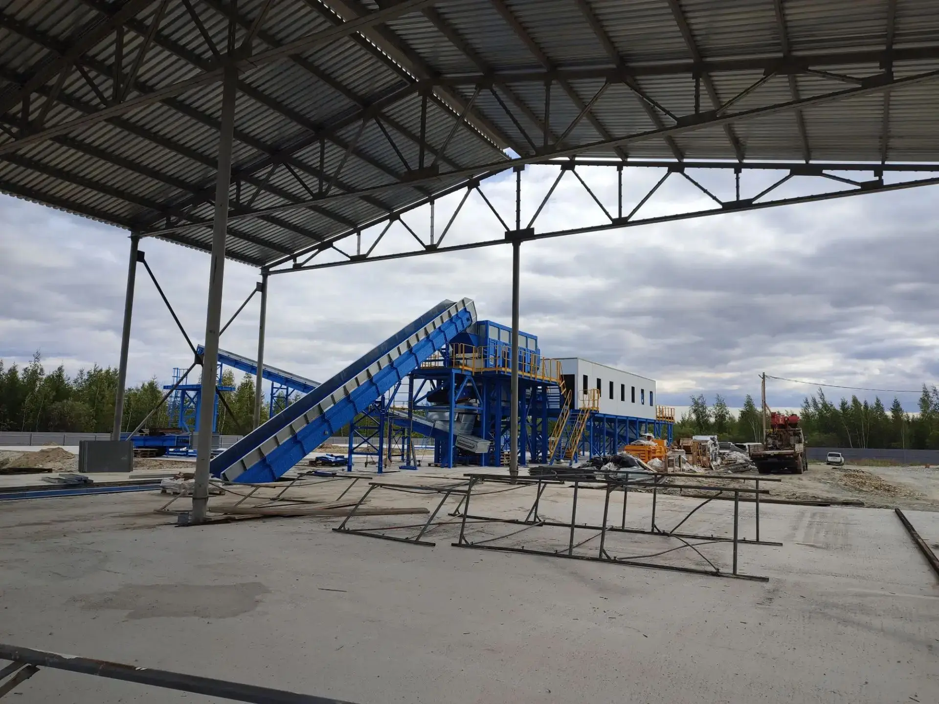 🏗️ На 26-м километре Вилюйского тракта полным ходом строится современный мусоросортиро...
