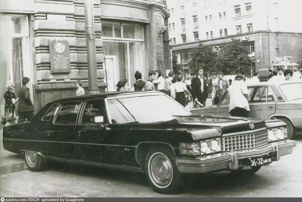 На углу ул.Горького 1975
