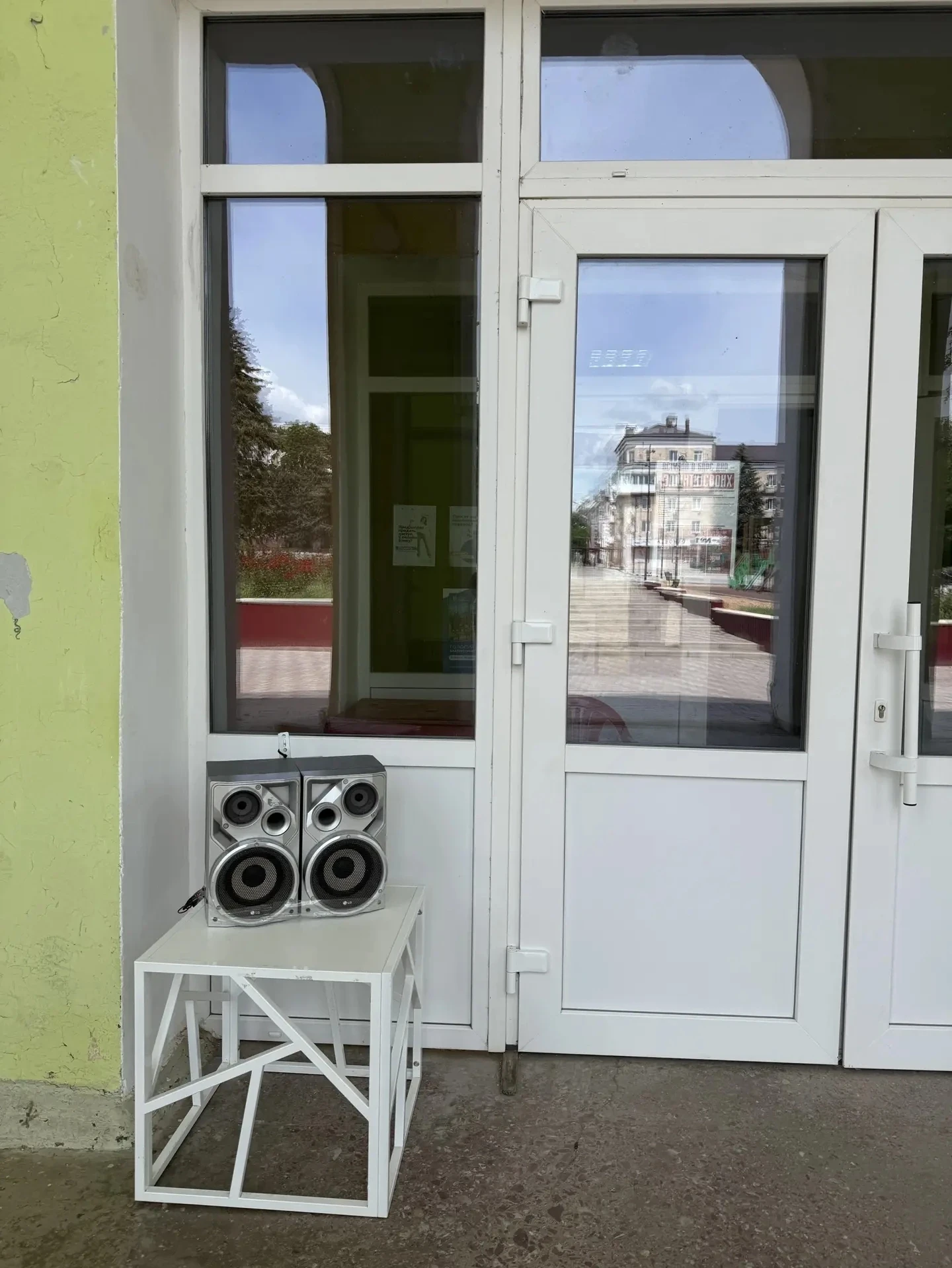 12.06.2026 в ЦК и Д "ВИКТОРИЯ" прозвучала трансляция песен ко Дню России.Трансляция позволила жителя