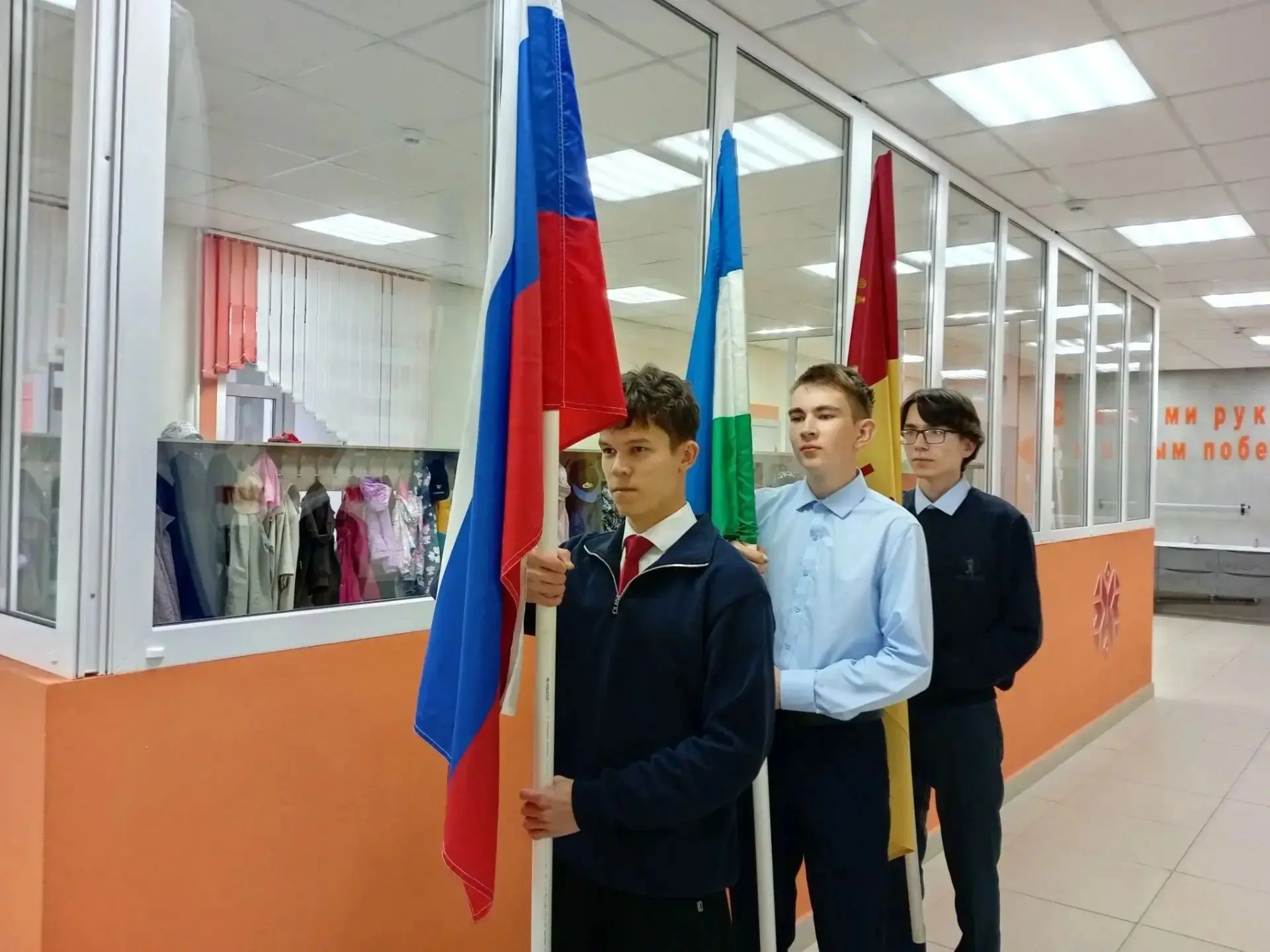 7 сентября провели линейку. Право внесения флагов Российской Федерации, республики Башк...