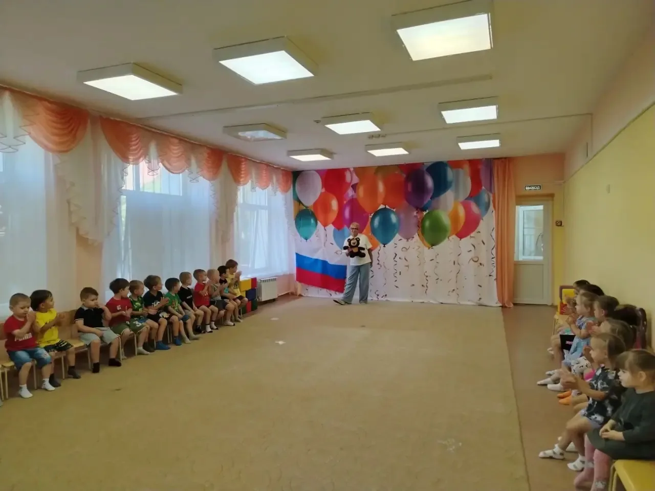 В рамках темы недели «Лето. Моя Россия» в филиале нашего детского сада прошло весёлое с...