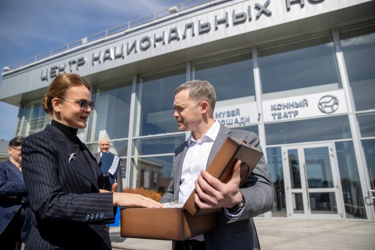 Познакомилась с уникальной программой реабилитации защитников с помощью иппотерапии и адаптивной вер