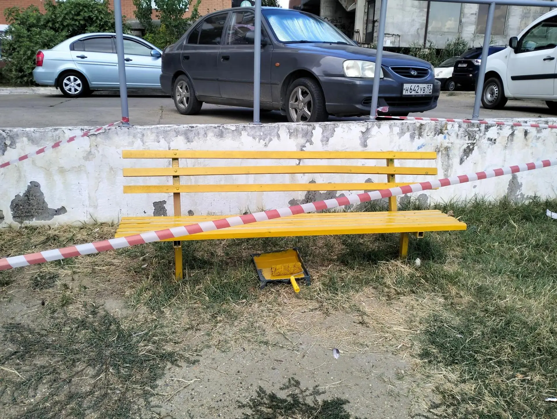 Сормовская 204 Б демонтаж, монтаж, покраска лавочки