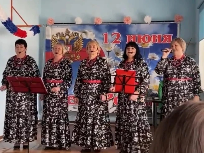 Солисты вокальной группы "Сударушка" приняли участие в  праздничной литературно - музыкальной програ