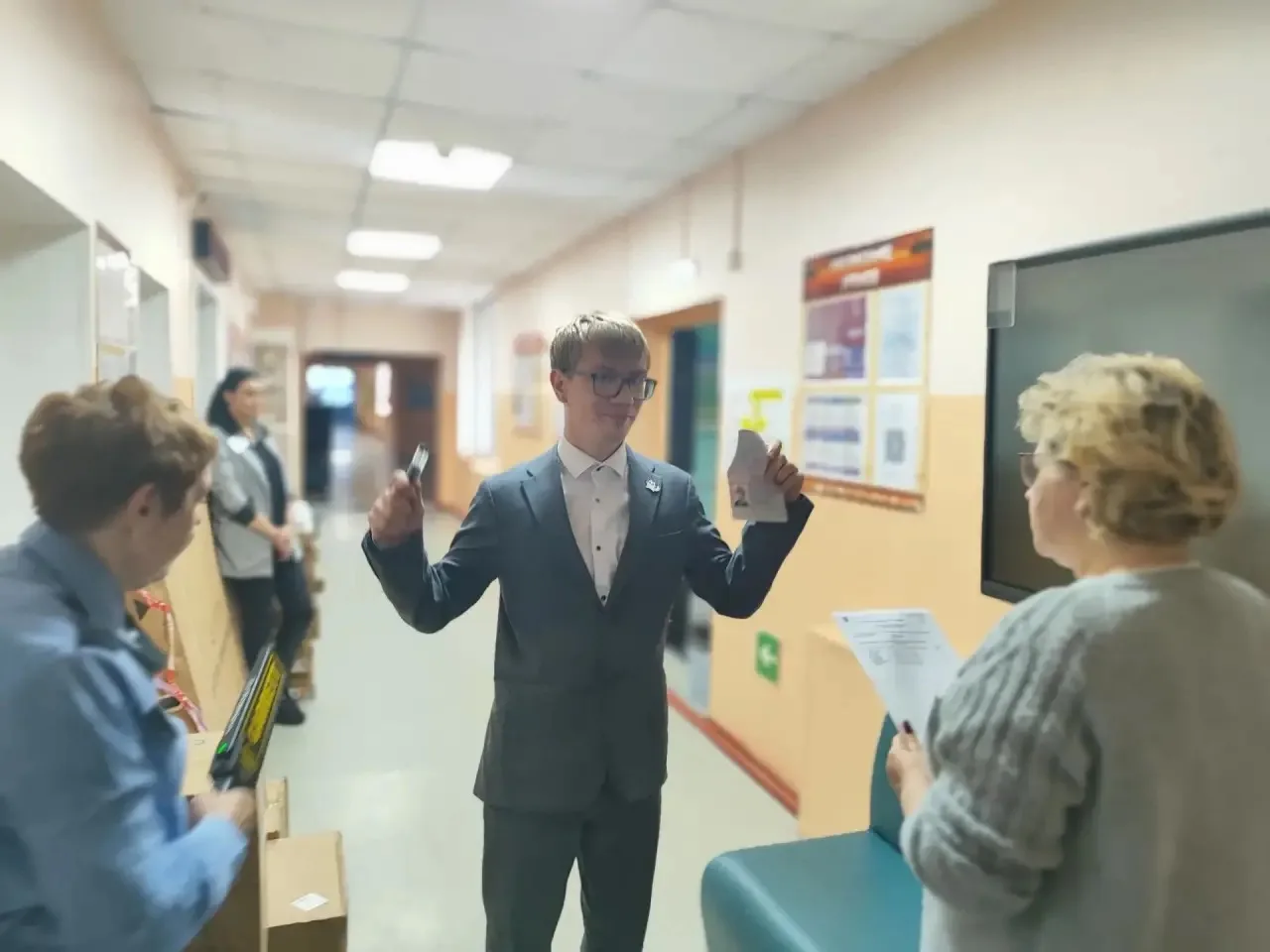 📚✨ Сегодня важный день для наших выпускников! 🎓✍️ 

Сегодня они пишут ЕГЭ по географии 🌍 и общест