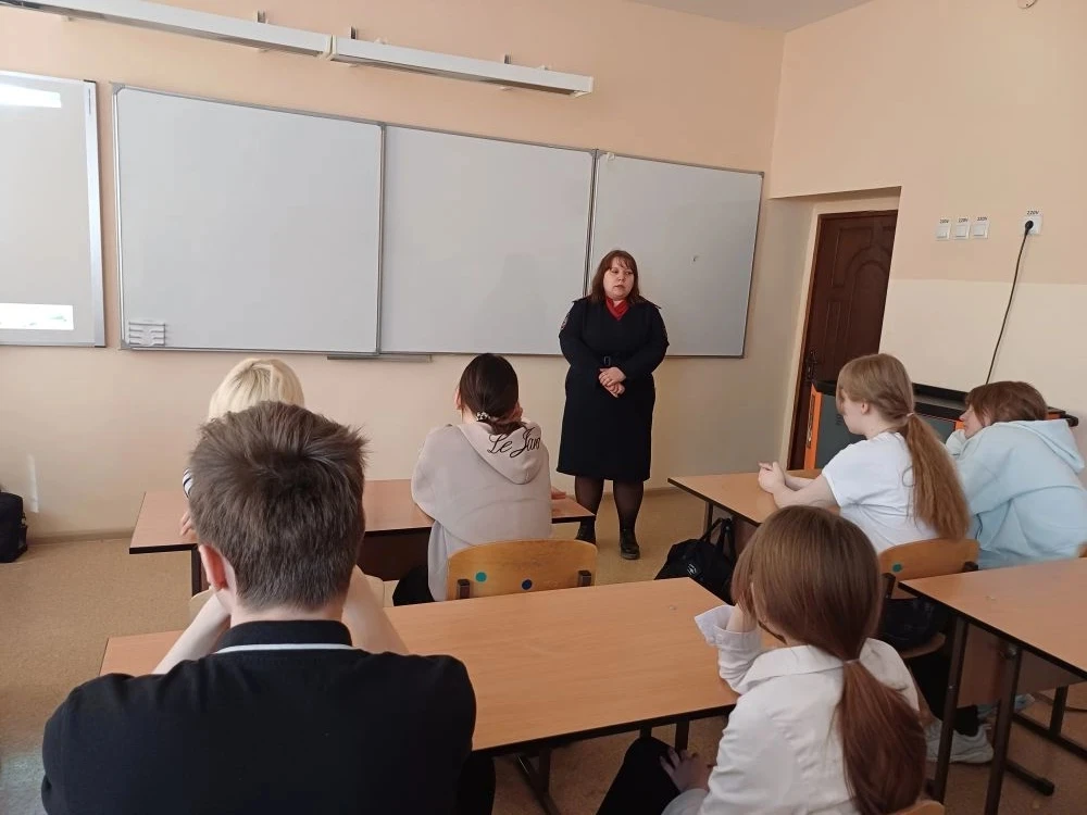 В школе состоялась важная встреча учащихся с инспектором по делам несовершеннолетних Мариной Владими
