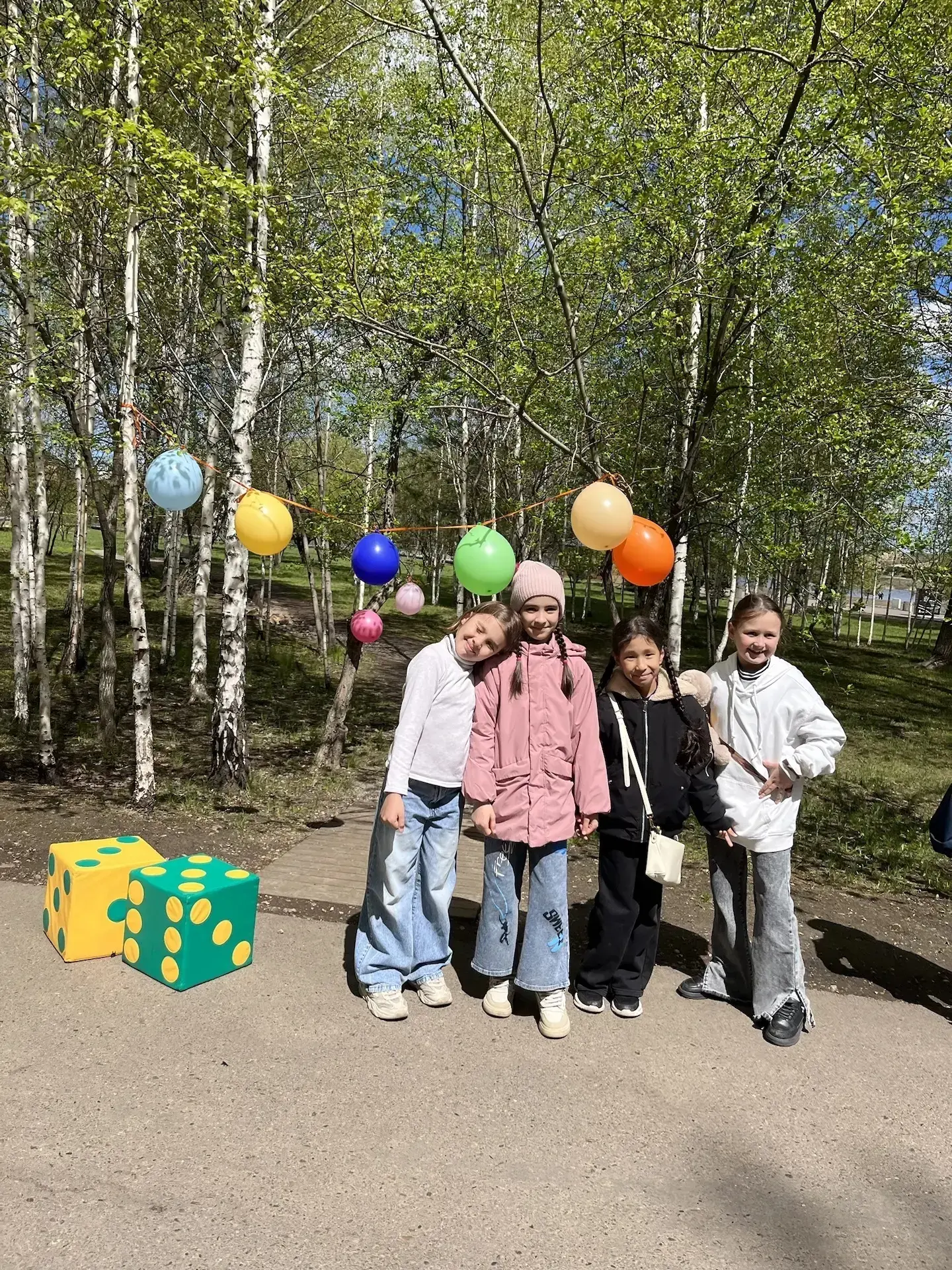 ВПЕРЕДИ СЧАСТЛИВОЕ ЛЕТО...  Наши второклассники из 2 "Г" класса завершили учебный год, приняв участи
