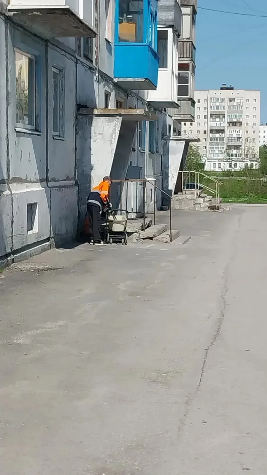 👷‍Сотрудниками ООО "ЖЭУ Центральное" на 15.06.2026 года выполнялись следующие виды работ:
- уборка 