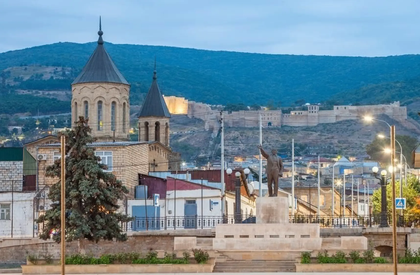 Дербент — город в Республике Дагестан.