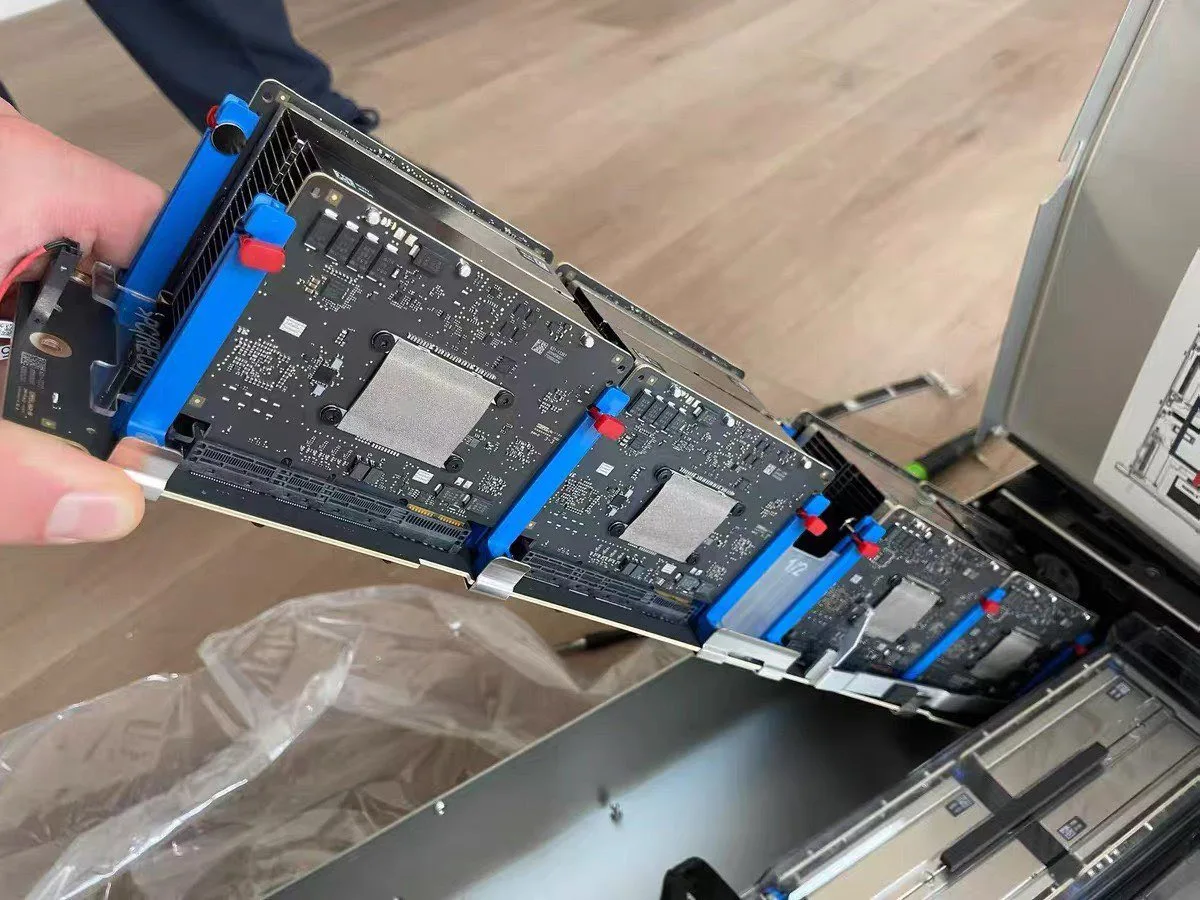 "Железное" порно от Apple