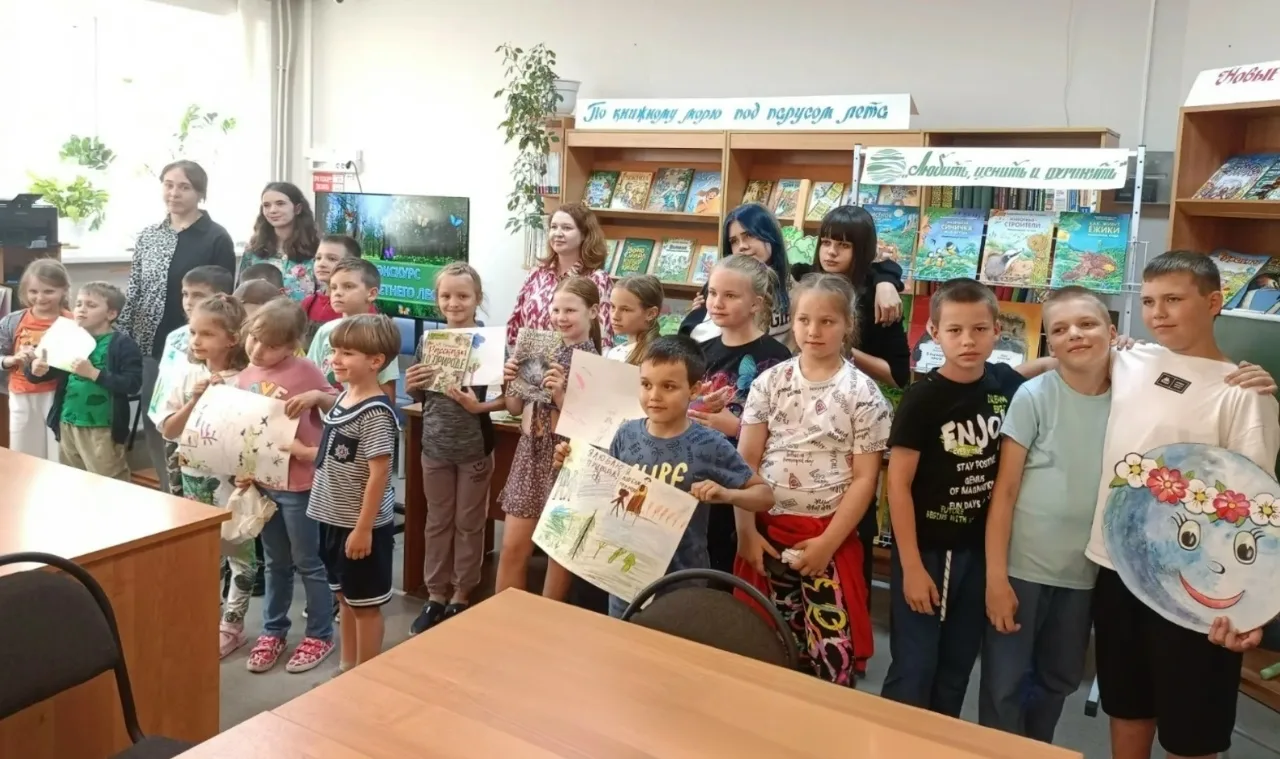 Сотрудники библиотеки-филиала №2 для воспитанников лагеря «Цветочный город» при МАУ ДО «Детско-юноше