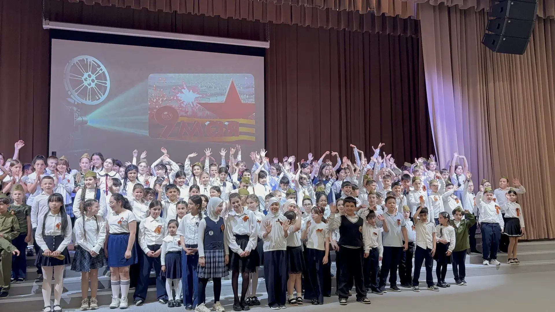 Класс 4У: Память и Подвиг во имя Победы! 🕊️⭐  Класс 4У очень ответственно подошёл к подготовке и пра