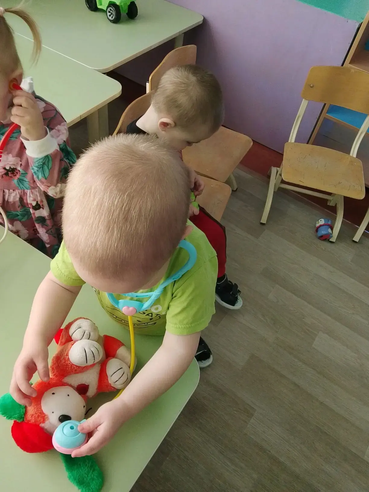 "Гномики" играют