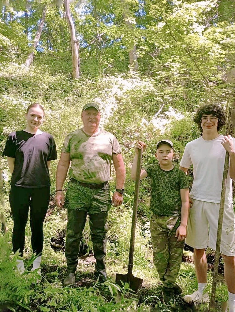 🌳 Казаки расчистили родник в станице Базковской Шолоховского района

Воспитанники КДМО «Донцы» Базк