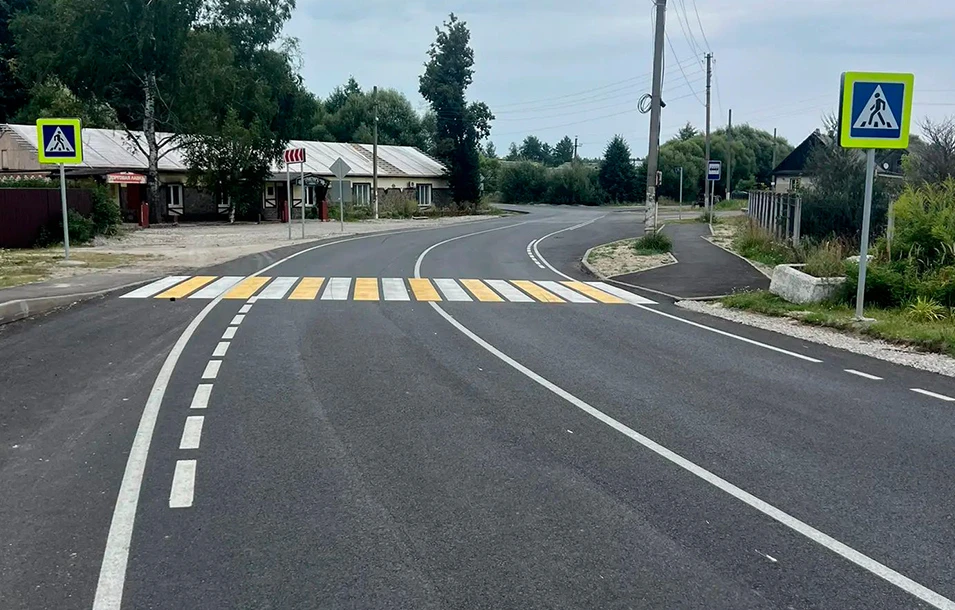 🚧 В Брянском районе Брянской области привели в порядок участок автодороги Сельцо – Нов...