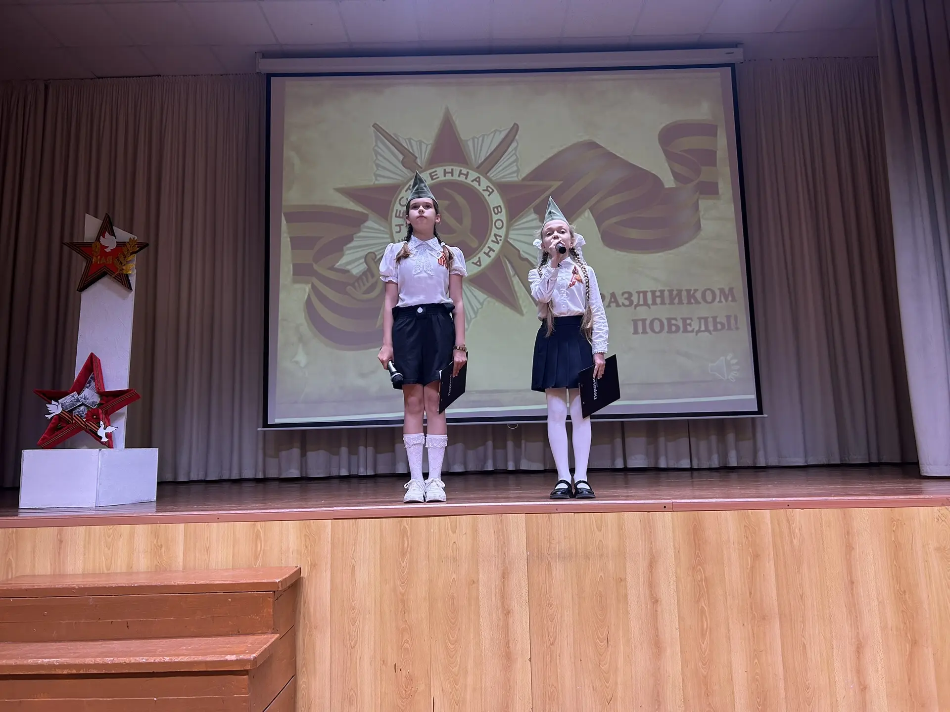 🔥💐 4 мая в рамках акции «Пять дней до Победы» в нашей школе прошёл традиционный конкурс чтецов «Мы о