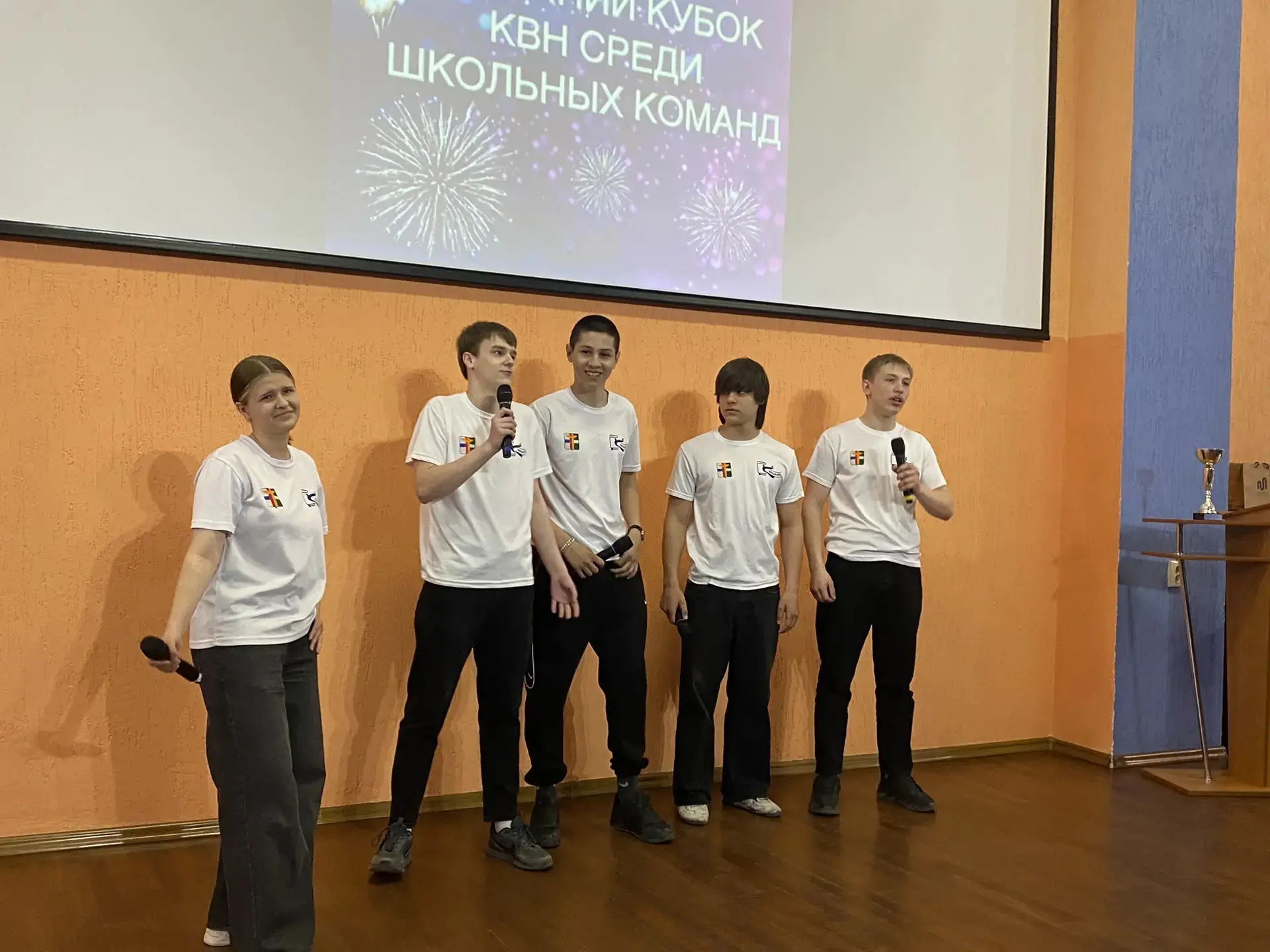 🎭 28-го апреля наша школьная команда веселых и находчивых ребят «Четыре причины и одна главная» (рук