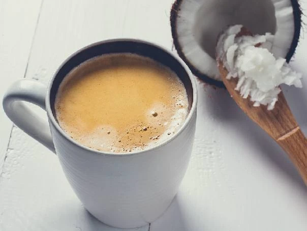 Имбирный кофе на кокосовом молоке 

Ингредиенты:
• 2 ст. л. свежемолотого кофе;
• 1 стакан воды;
• 1