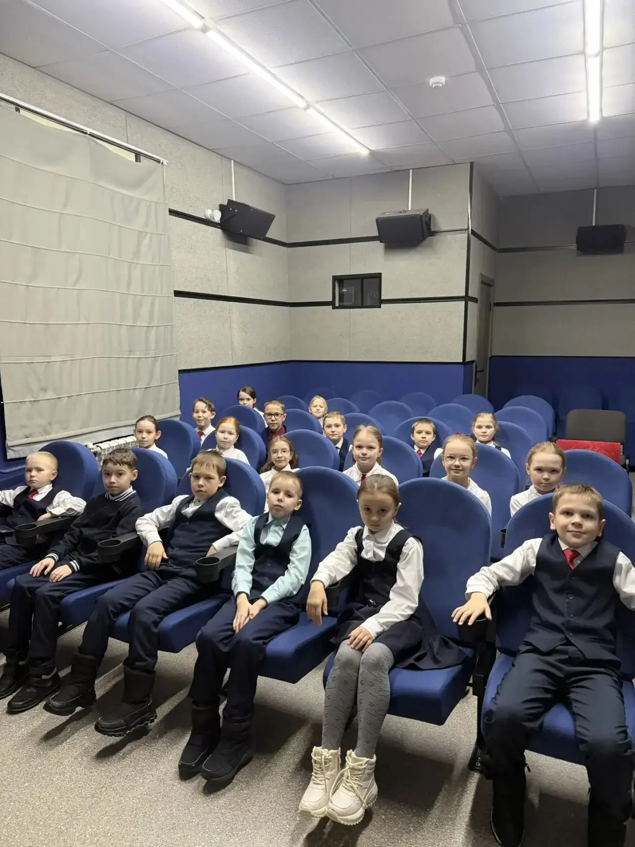 Культурный поход 2в класса в кинотеатр «Легенда»! 🎬✨ Ребята посмотрели красочную экранизацию сказки 