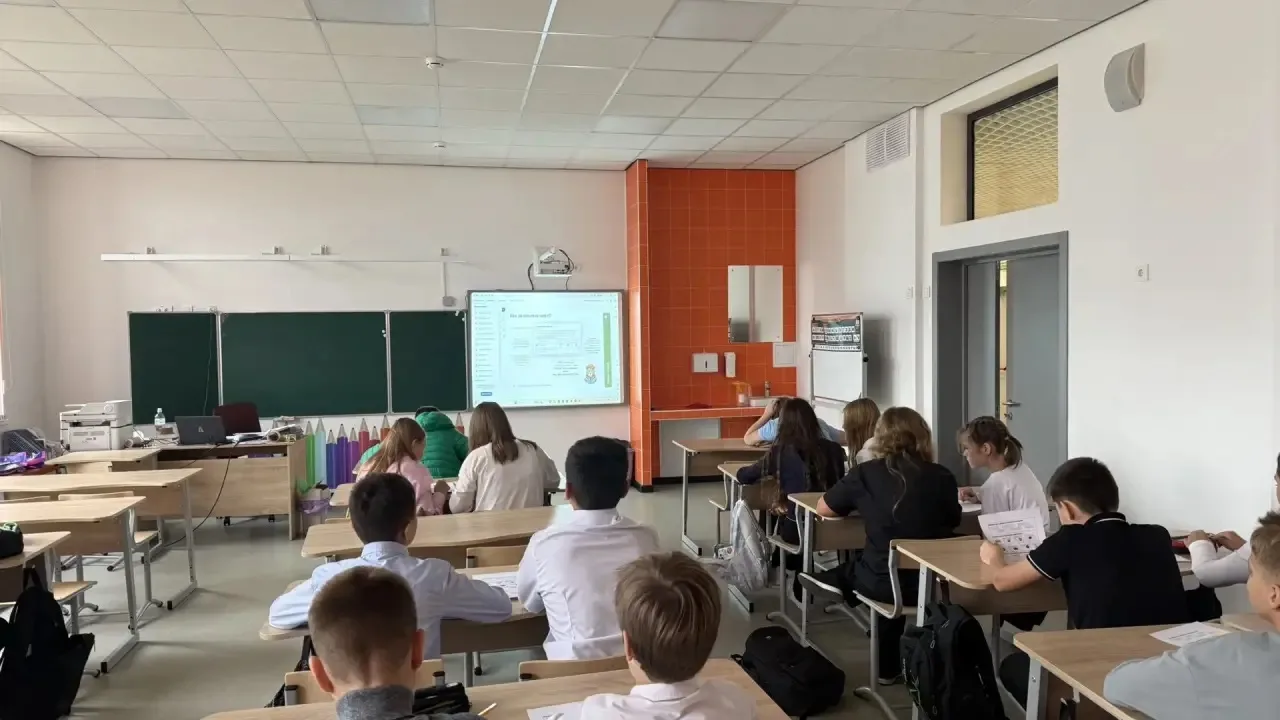 Сегодня на «Киберуроке» обучающиеся 6м класса совершили увлекательное путешествие в мир...