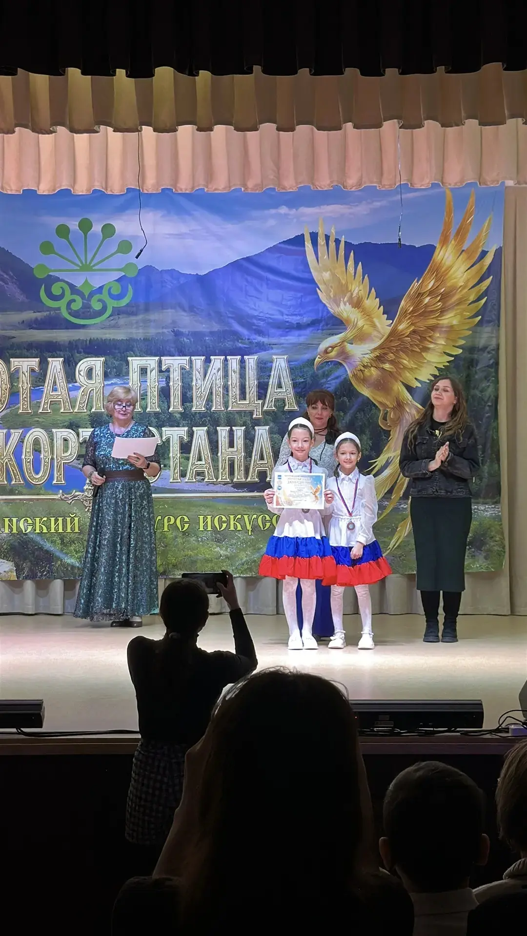 Сегодня девочки выступали на республиканском конкурсе, взяли номинацию лауреат 2 степени😇