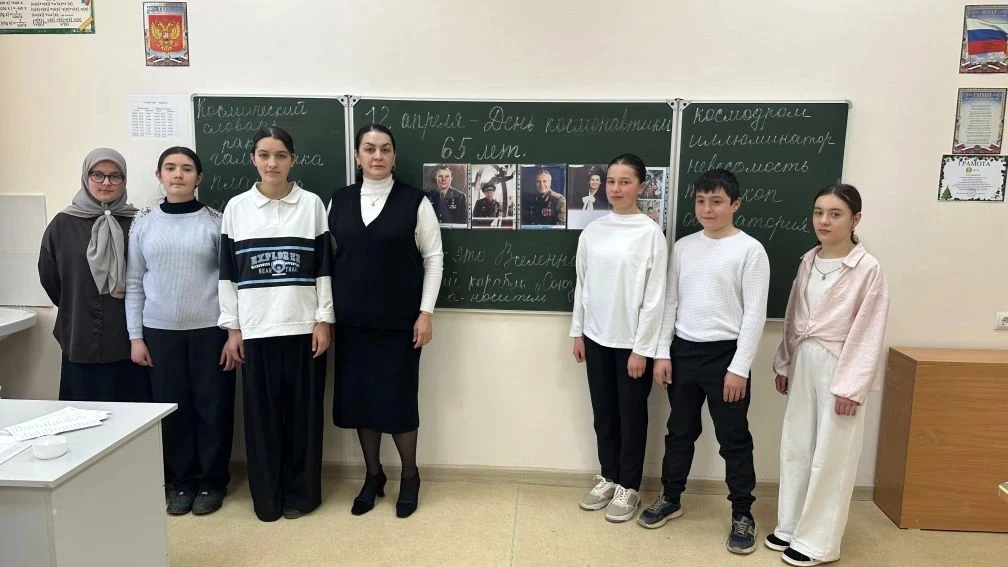 В честь празднования 65 - летия Дня космонавтики в 7 классе классный руководитель Кулие...