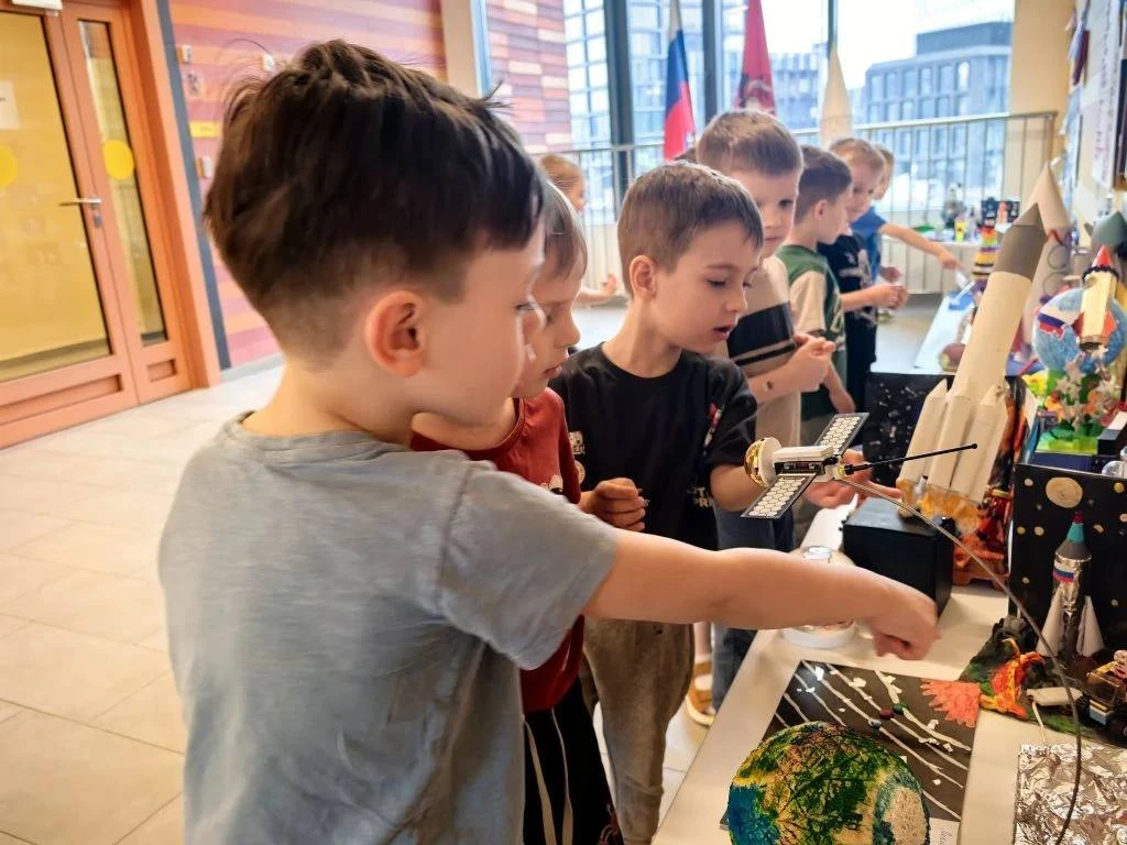 🚀 В преддверии Дня космонавтики в нашем детском саду была организована удивительная выставка творчес
