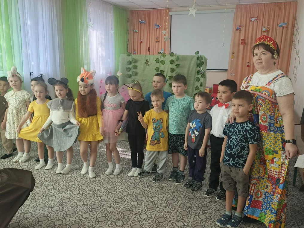 Если в детском саду  есть театр – значит, там сосредоточен феномен детства: радость, уд...