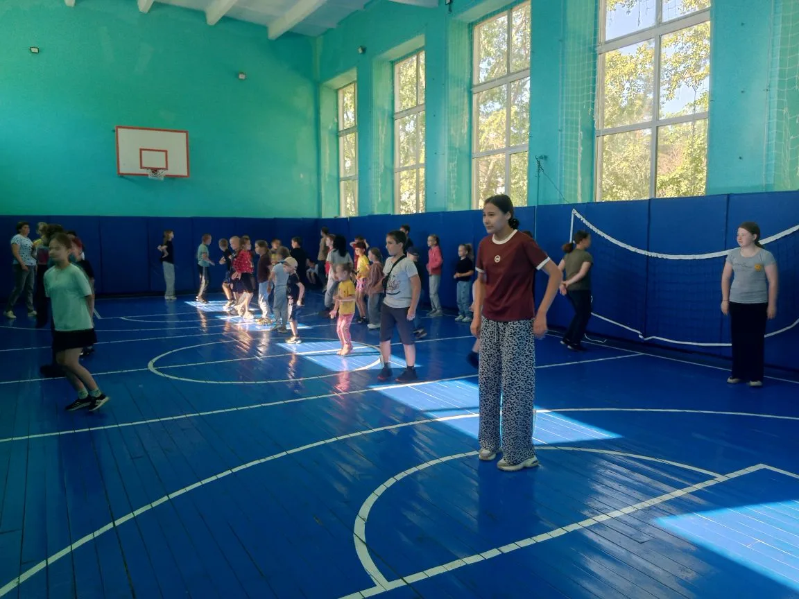🌞 Второй день в пришкольном лагере:
 энергия, спорт и море улыбок! 🌞

💚Второй день нашей лагерной