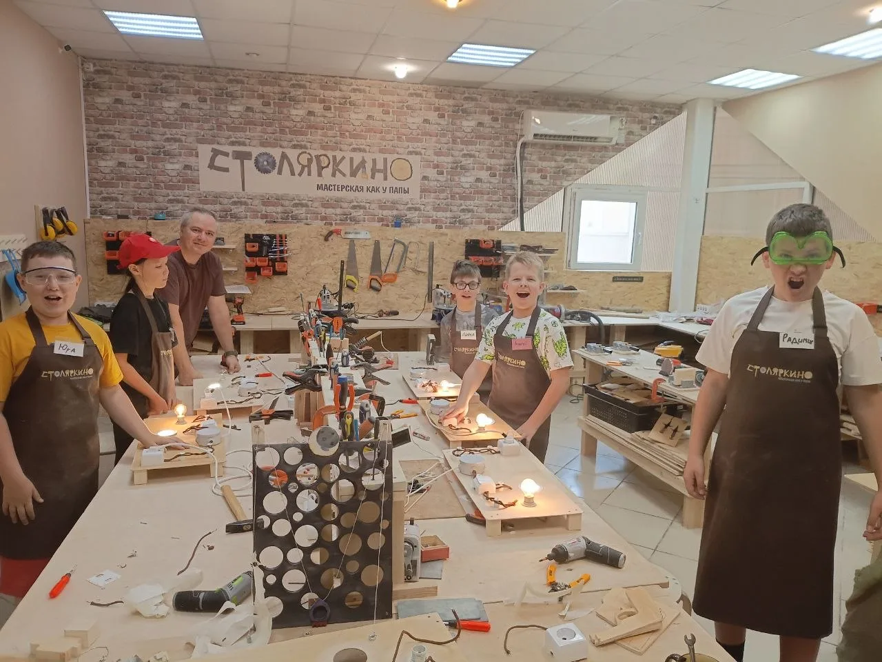 💪Сегодня на курсе ПРО ТОК ребята изучали как провести электрическую проводу в доме