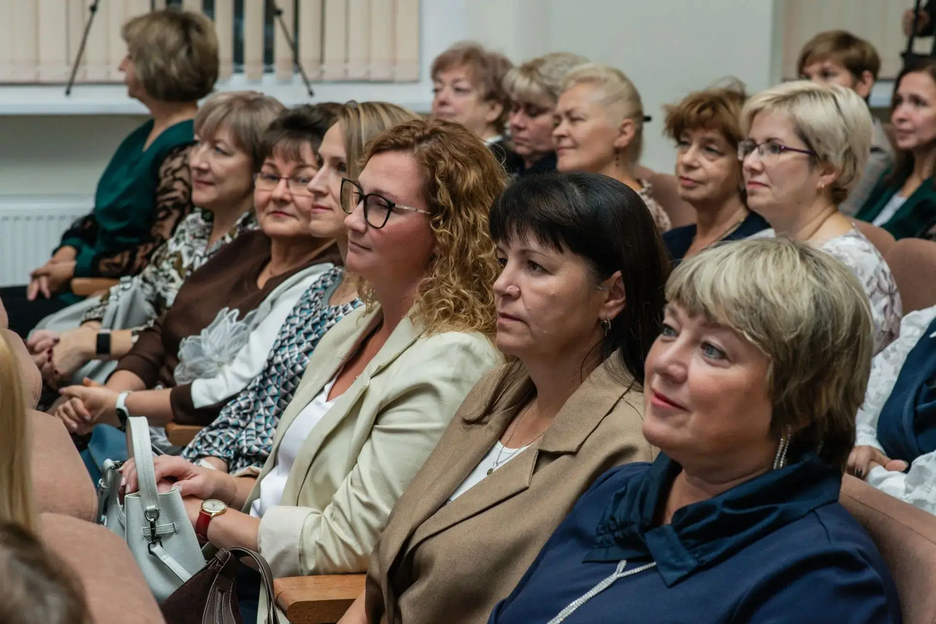 Сегодня хочется сказать спасибо тем, кто каждый день встречает наших детей в школе.