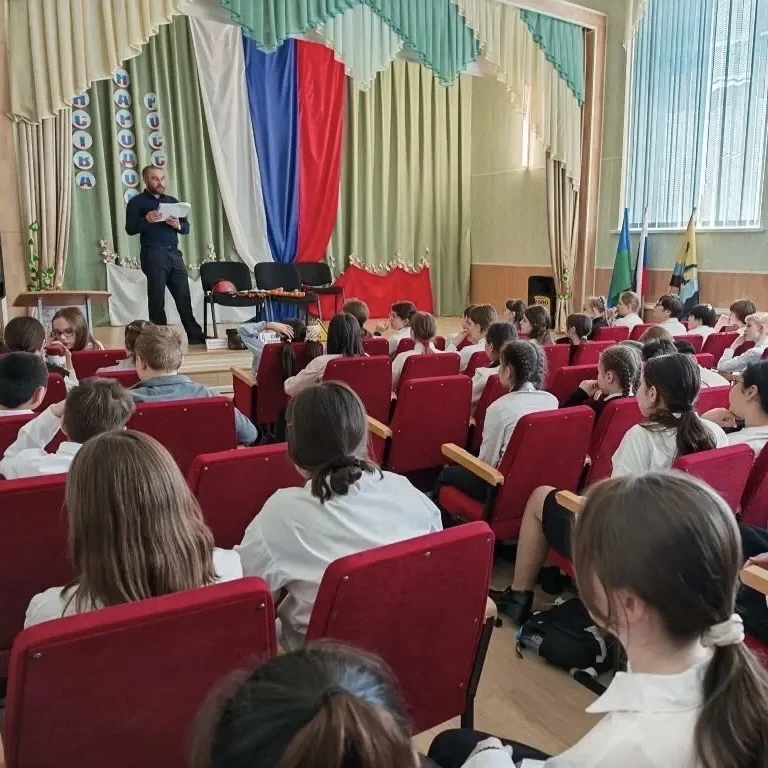 🔌 В нашей школе прошли уроки по электробезопасности для учеников 5, 6 и 7 классов.  Инженер по охран