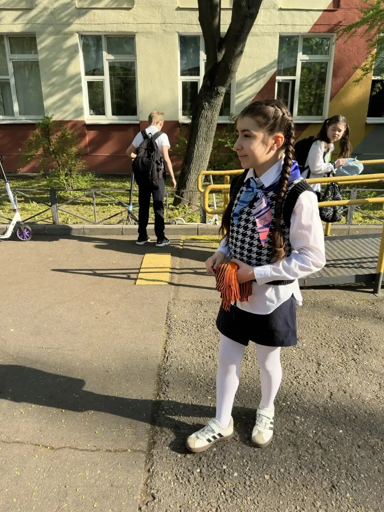 🎖️ Сегодня наша начальная школа присоединилась к акции «Георгиевская ленточка»!   С самого утра акти