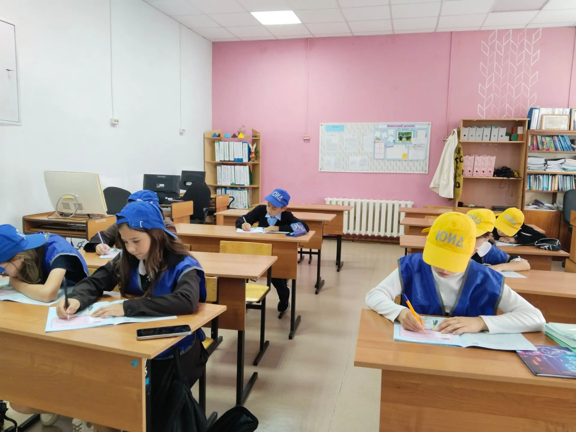 Юные инспекторы за работой!