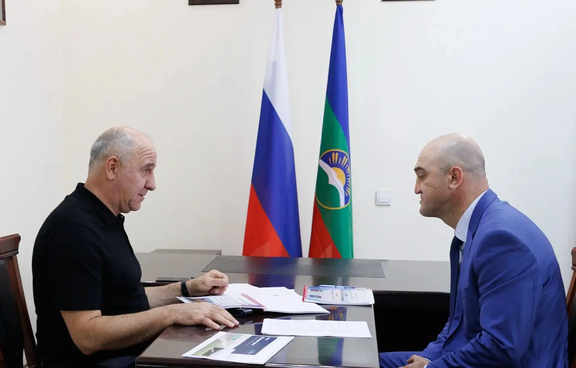 🔹Глава КЧР Рашид Темрезов провел двустороннюю встречу с руководителем администрации Аб...