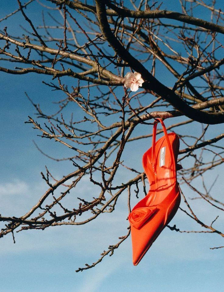 Приближаются праздники, а мы активно готовим вашу обувь к летнему сезону, поэтому: