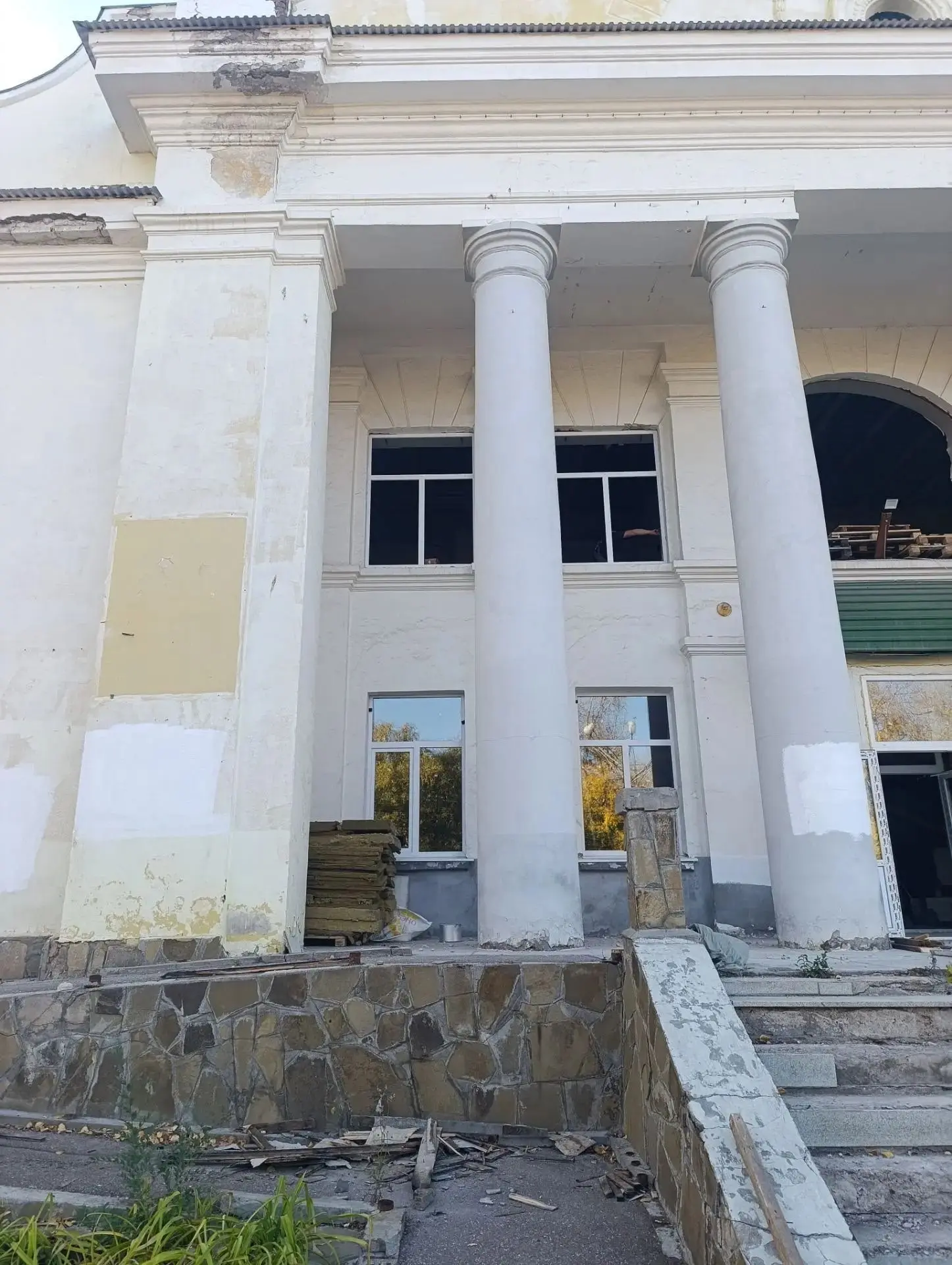 На проспекте Ленина в Стерлитамаке продолжаются работы по возрождению храма Тихвинской ...