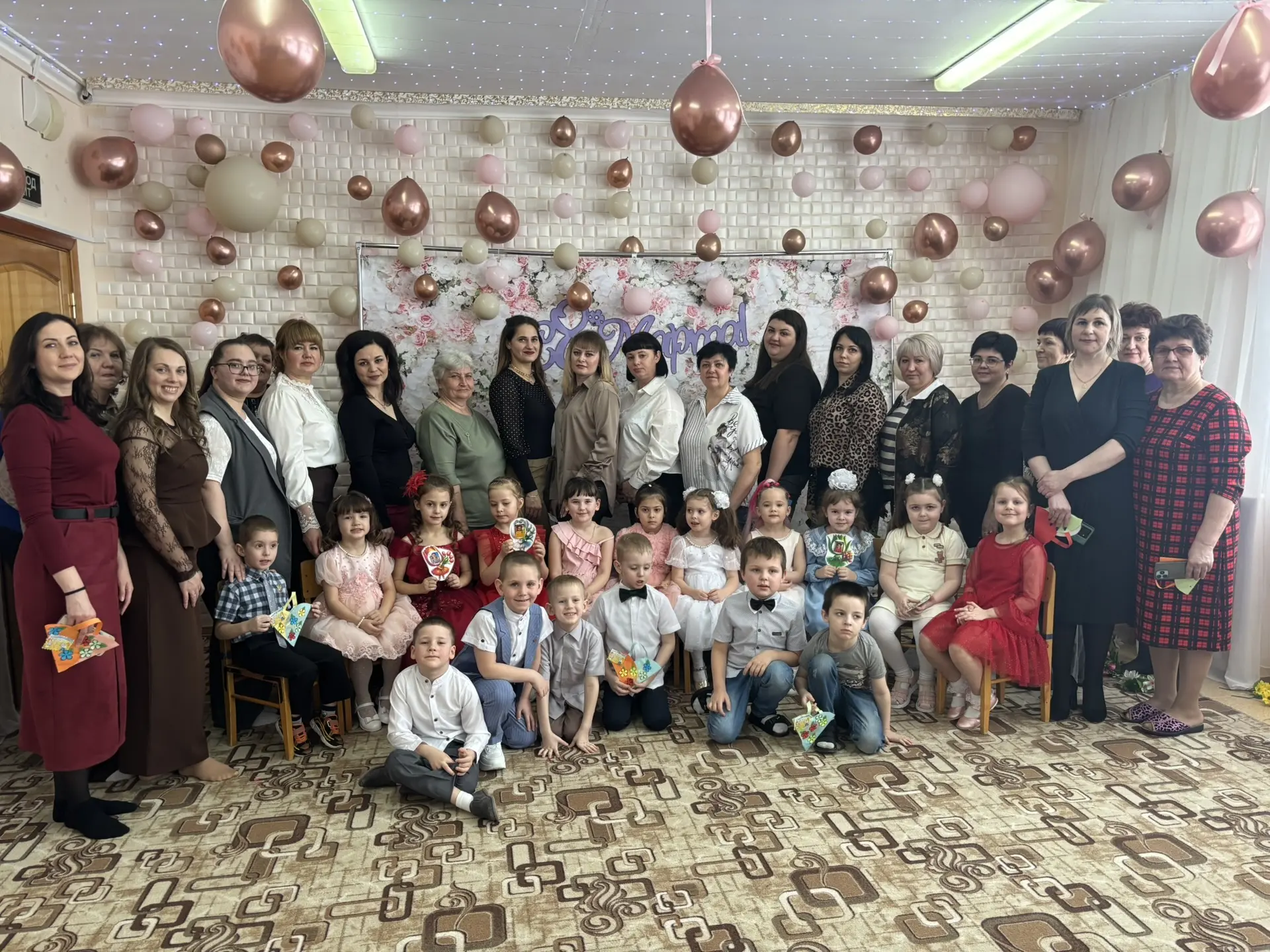 Утренник к 8 Марта в старшей группе: праздник тепла и нежности 🌸💐