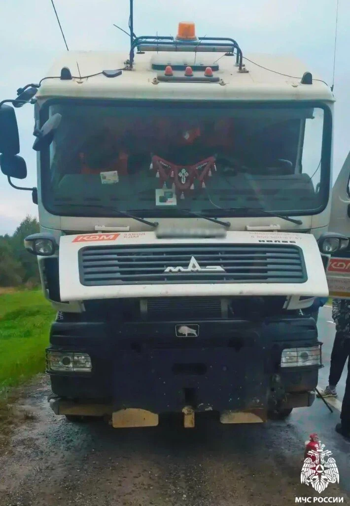 🚚🔥 Грузовик загорелся прямо на ходу на трассе Р-120 под Смоленском!
