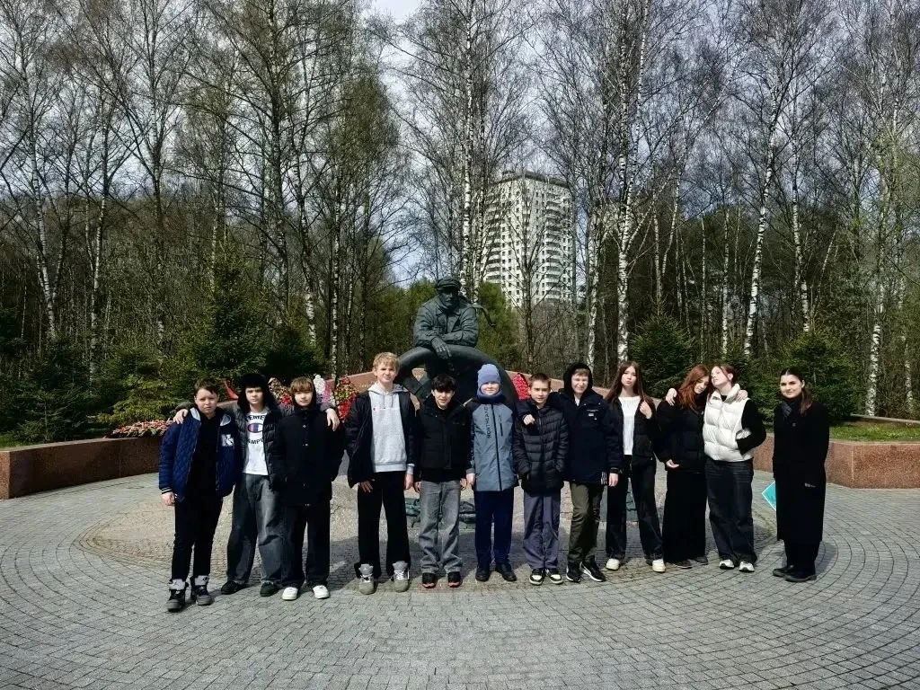 🌟ВОЛОНТЕРСКИЙ ОТРЯД🌟  ✅Волонтёрский отряд нашей #ШколаТропарево принял участие в мемориально-патрона