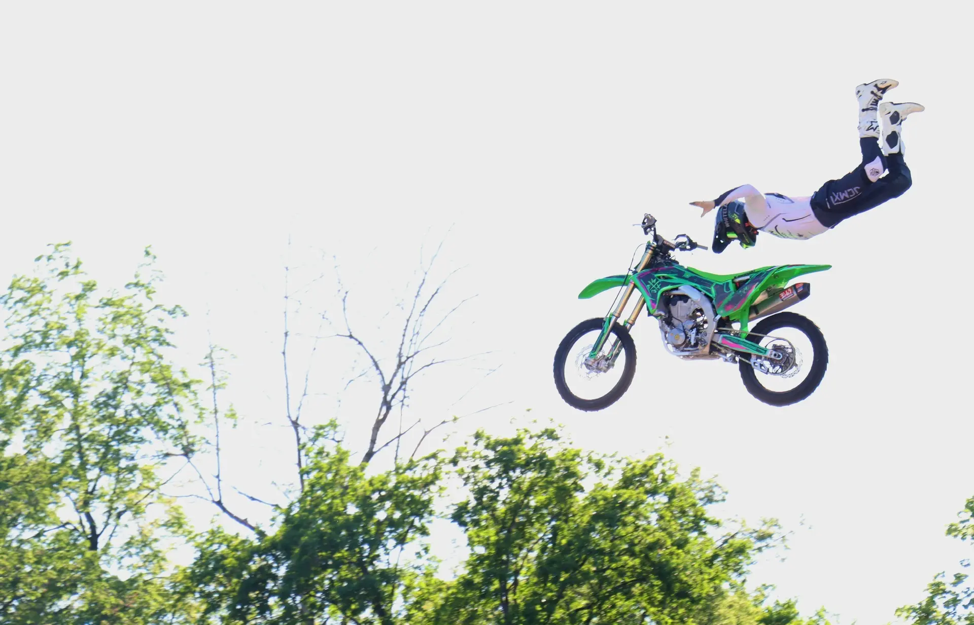 🏍 Рев моторов и драйв битбокса: головокружительное шоу объединило любителей спорта на главной площад