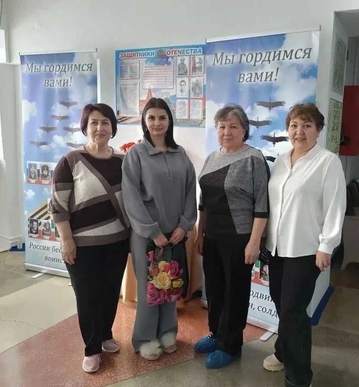 Поздравили Хуснуллину Марзию  с наступающим Международным женским праздником 8 марта.