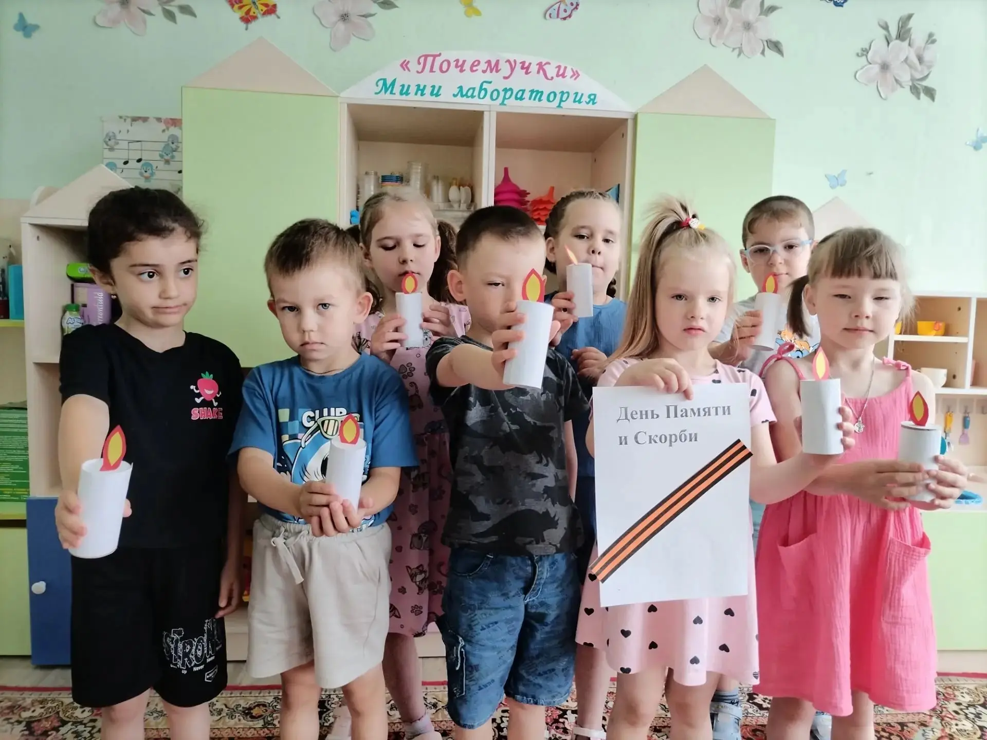 Дети старшей группы изготовили "Свечу памяти" в память о тех, кто мужественно сражался за нашу Родин