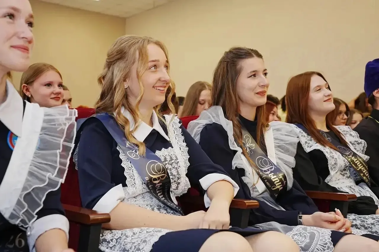 🔔✨ Последний звонок — начало нового пути... Сегодня в нашей гимназии состоялся один из самых трогате