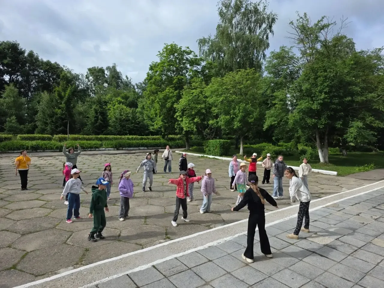 ☀️ День в лагере «Солнышко» выдался по-настоящему насыщенным!
⏰ Традиционно начали утро с бодрой зар