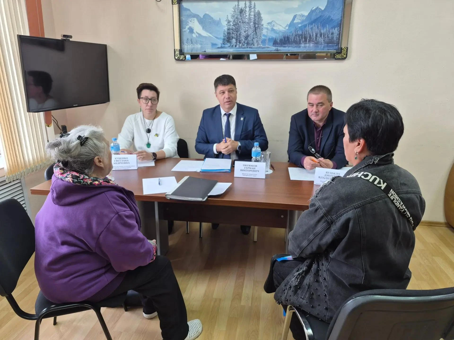 ⚡ ЭНЕРГИЯ В ФОКУСЕ: МИНИСТР ЭНЕРГЕТИКИ КРАЯ ПРОВЕЛ ПРИЕМ ГРАЖДАН В НАНАЙСКОМ РАЙОНЕ
