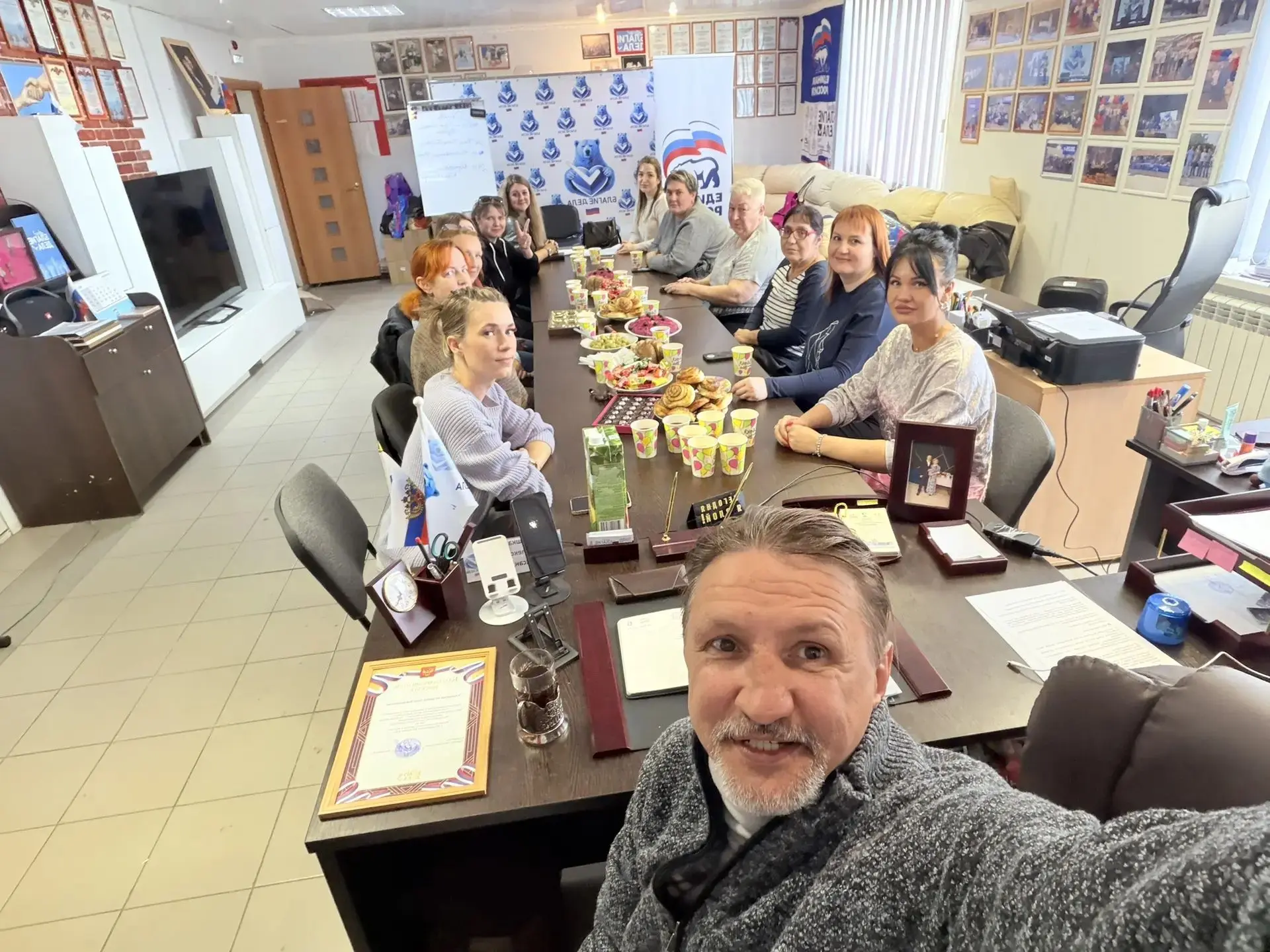 Пятница — наше собрание: поздравления, новые лица и важные планы 🗓️🎉