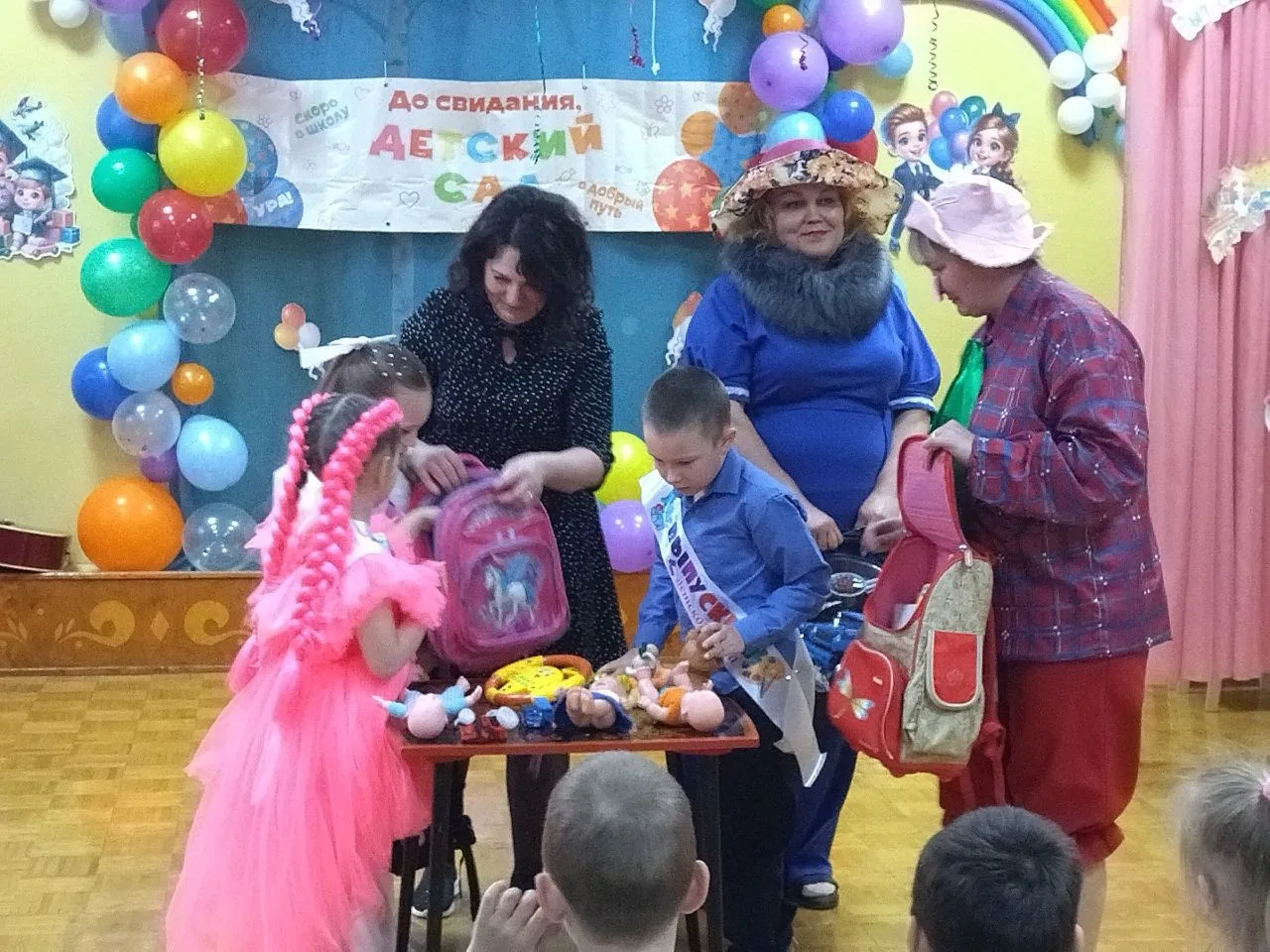 Сегодня, ребята, у вас выпускной,
