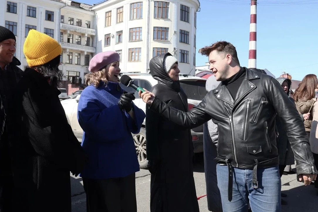 Акция «Он сказал: „Поехали!“» прошла сегодня на площади у Дворца культуры «Центральный».  Мероприяти