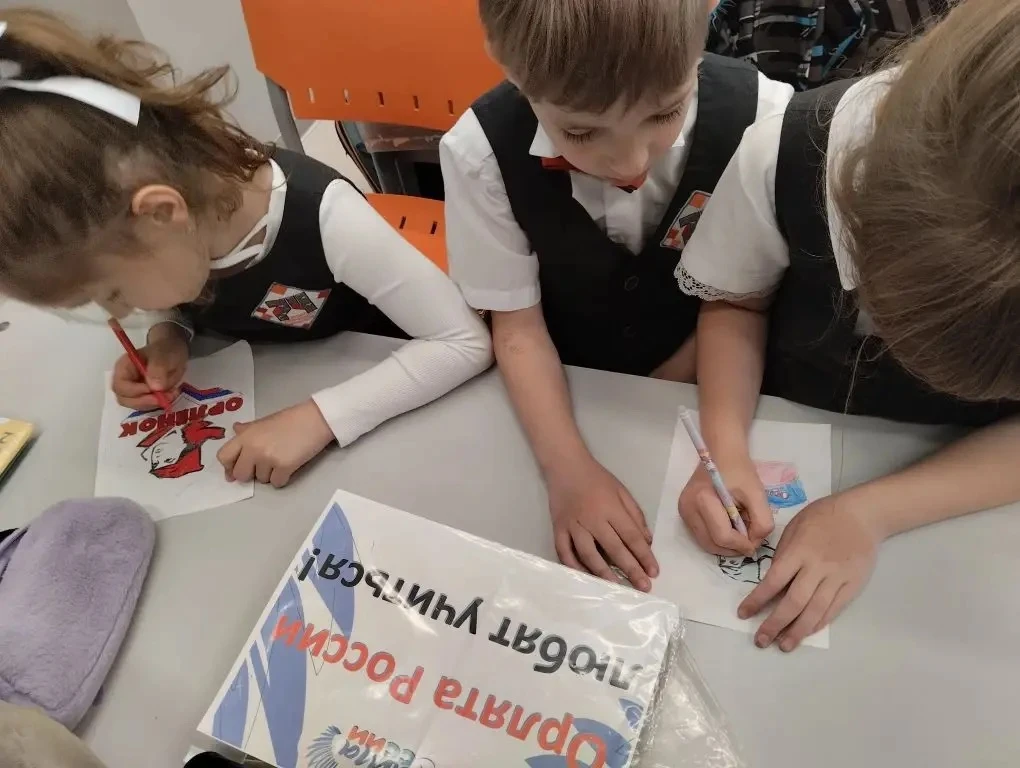 НАШИ ОРЛЯТА🦅🇷🇺  Сегодня для учащихся начальной школы  состоялся увлекательный и познавательный масте